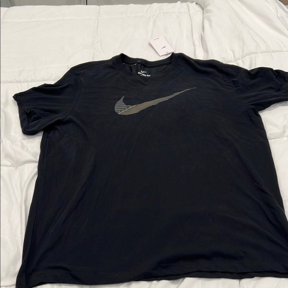 Nike Men’s Black T-Shirt with Gold Swoosh - XXL